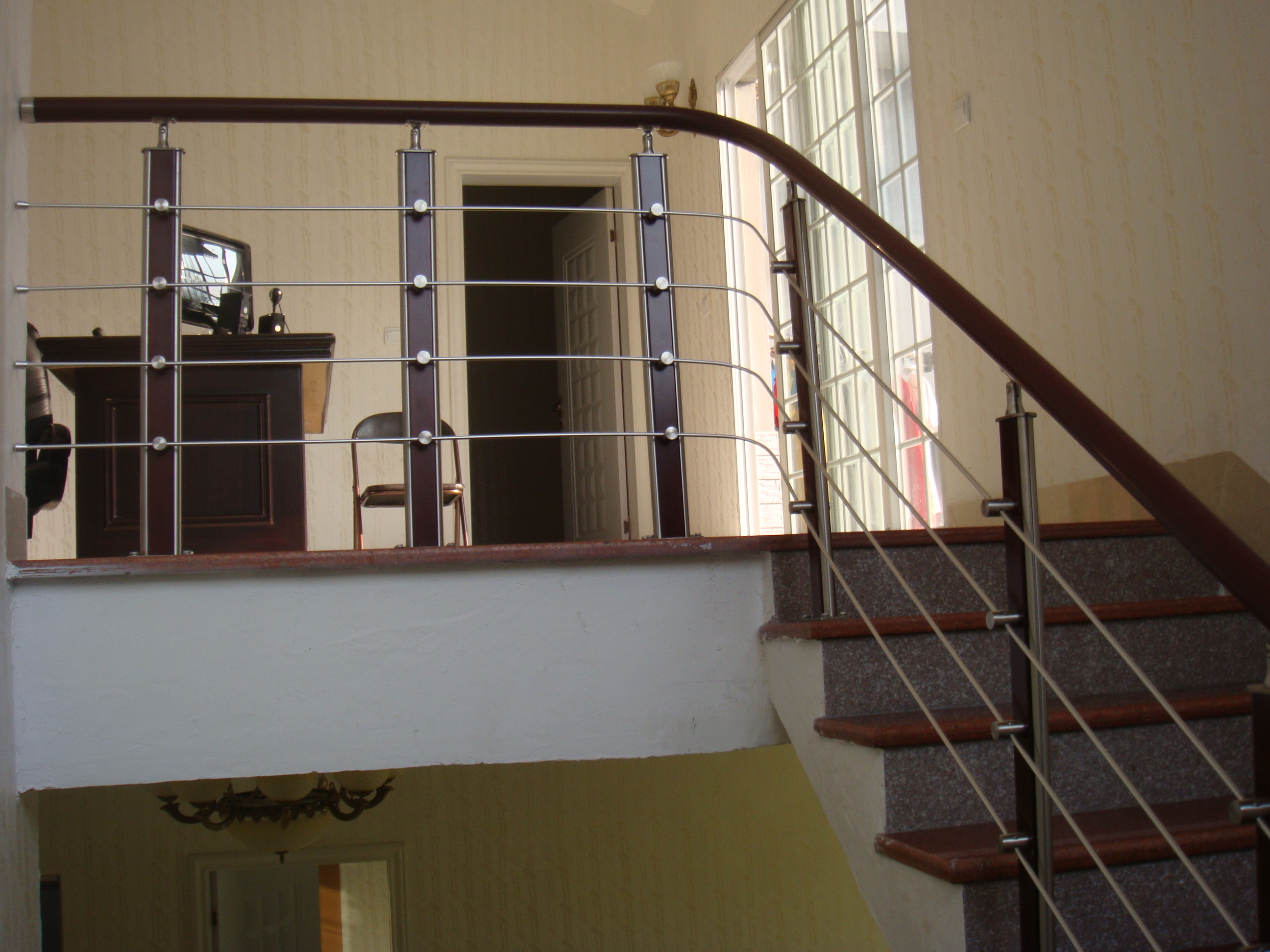 家用阁楼双梁贴玻璃梯室内楼梯钢架楼梯钢木双梁插玻璃楼梯-阿里巴巴