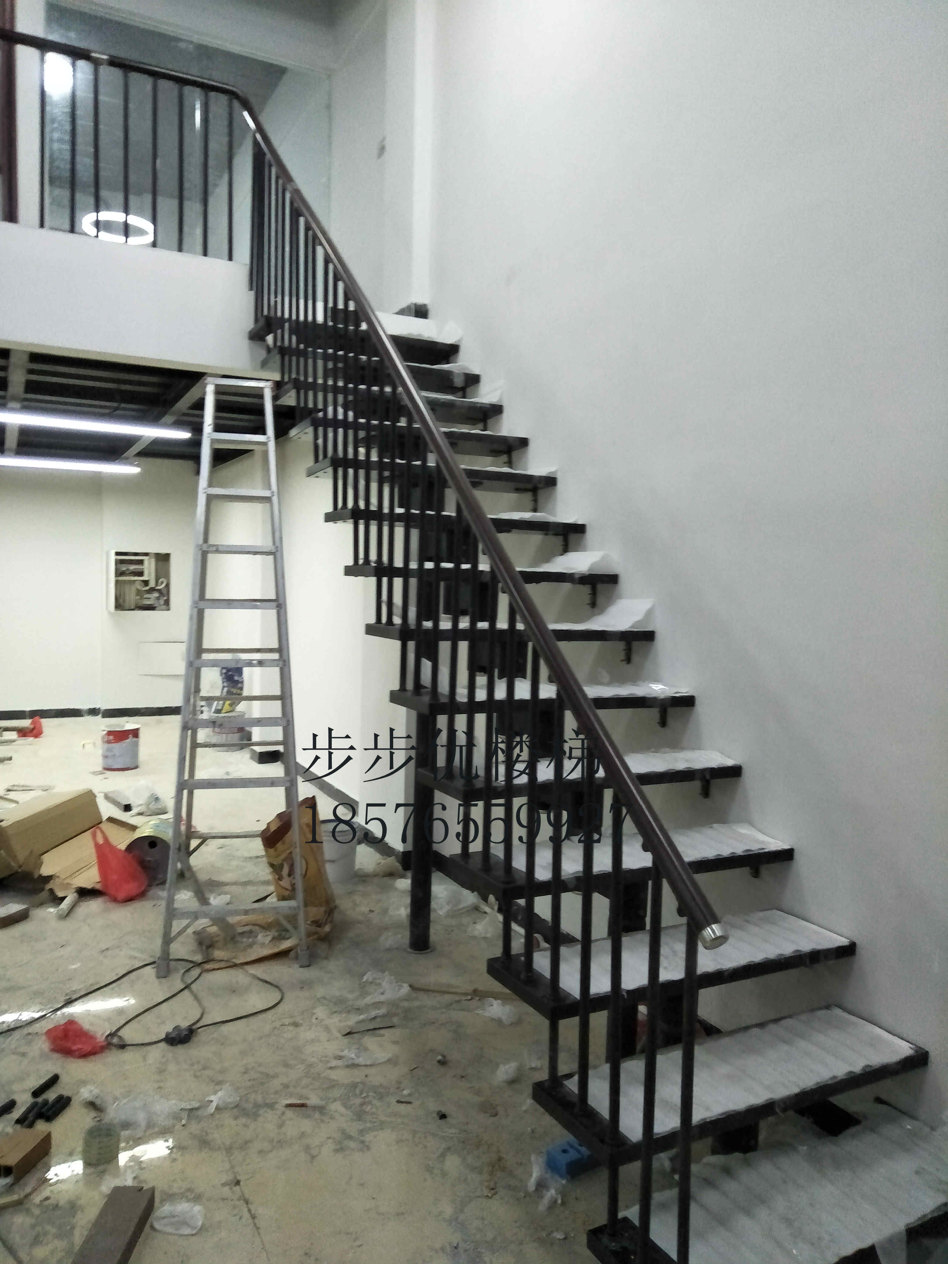 钢结构楼梯简单介绍----无锡钢结构楼梯厂家-行业新闻-新闻中心-江苏武店护栏有限公司